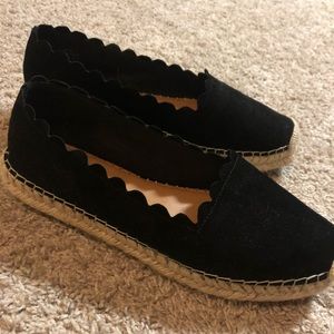 Black scalloped espadrilles